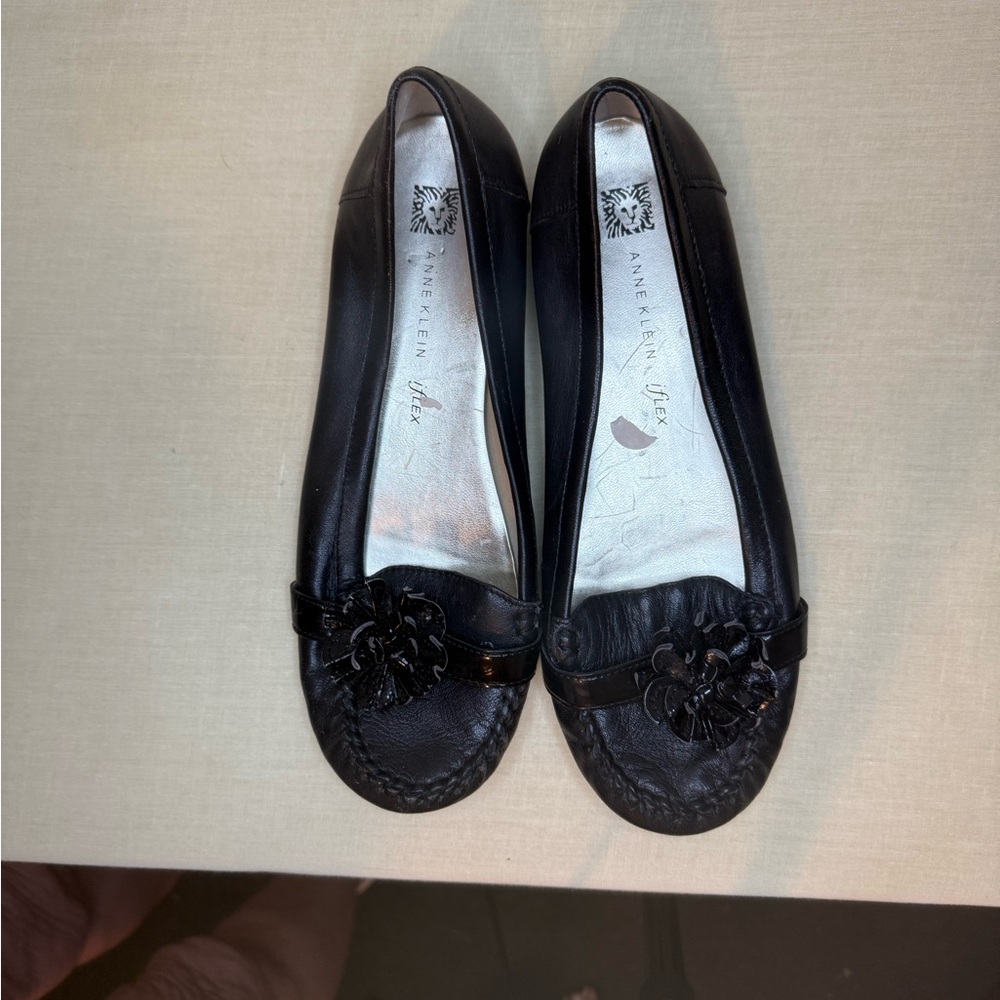 Anne Klein Black Flats with Floral Detail - 7.5. - EUC